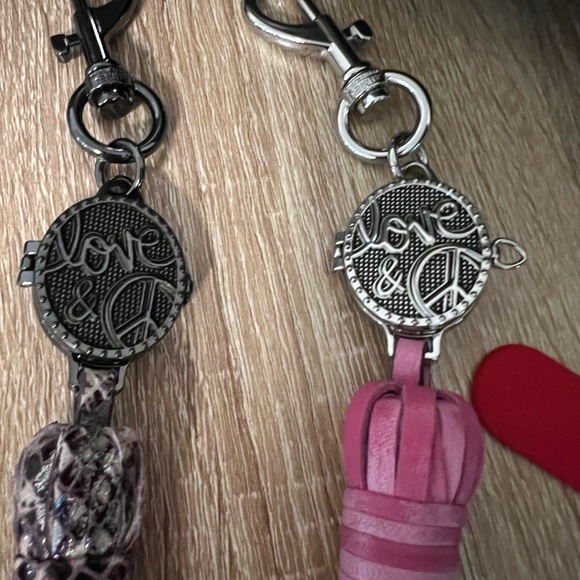 Leather tassels for purse or keychain. - Picture 4 of 6